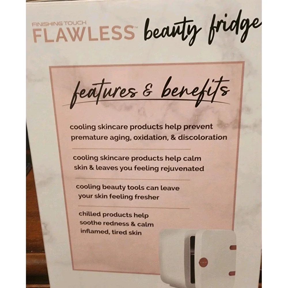 Finishing Touch FTFBFR Flawless Beauty 4L Mini‎ Fridge - White